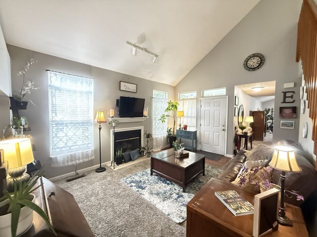 4040 Farmingham Woods Dr, Hermitage, TN 37076