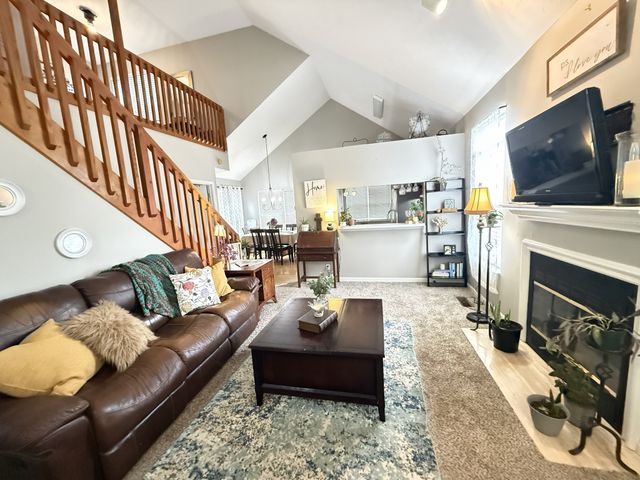 4040 Farmingham Woods Dr, Hermitage, TN 37076