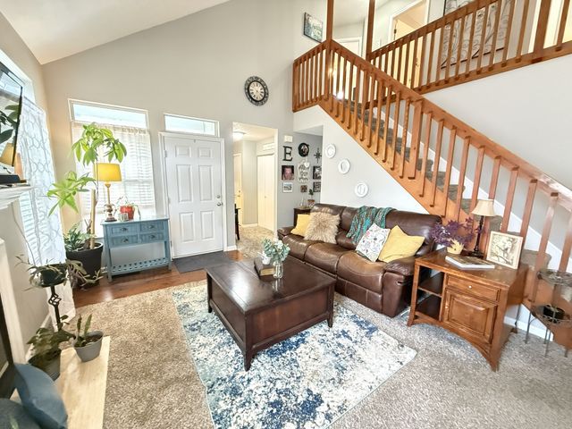 4040 Farmingham Woods Dr, Hermitage, TN 37076