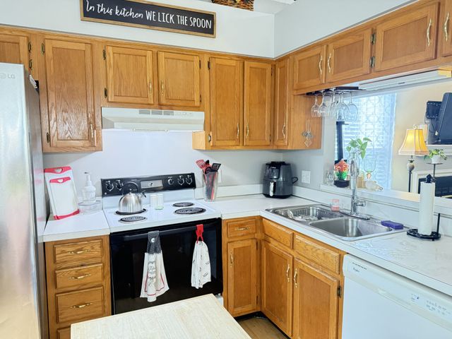 4040 Farmingham Woods Dr, Hermitage, TN 37076