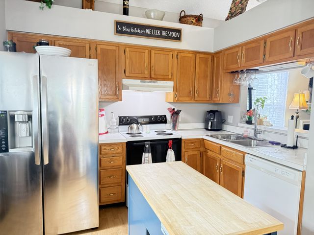 4040 Farmingham Woods Dr, Hermitage, TN 37076