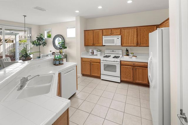 649 Wagon Wheel Ln, Lincoln, CA 95648