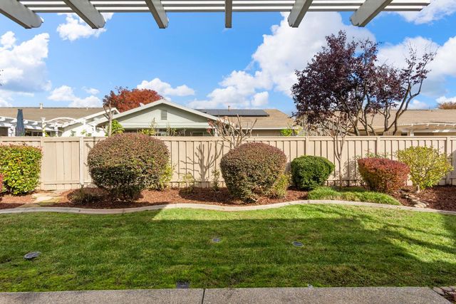 649 Wagon Wheel Ln, Lincoln, CA 95648