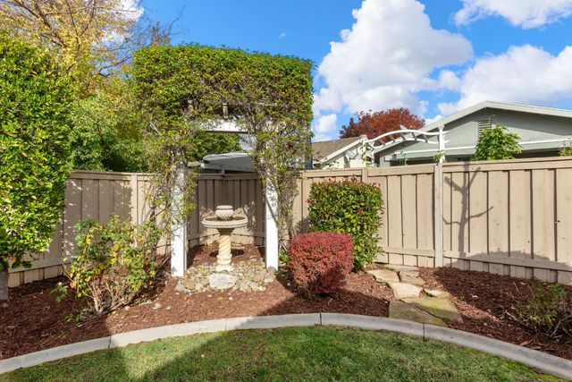 649 Wagon Wheel Ln, Lincoln, CA 95648