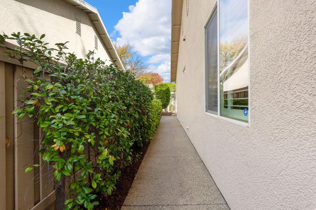 649 Wagon Wheel Ln, Lincoln, CA 95648