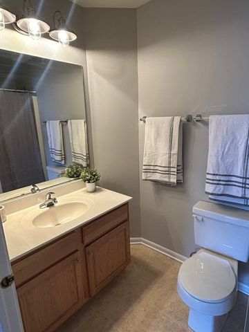 103 Enclave Circle C, Bolingbrook, IL 60440