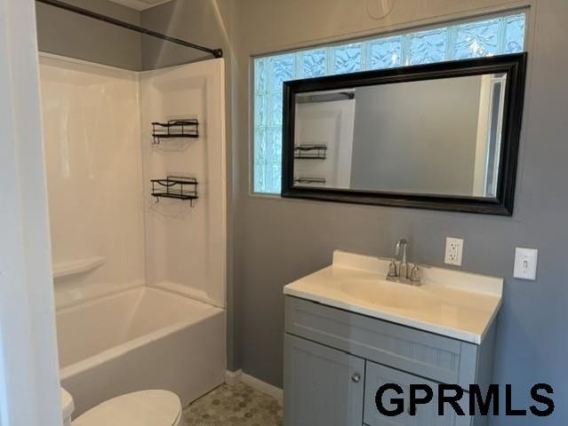 1005 S 38th Street, Omaha, NE 68105