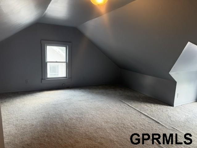 1005 S 38th Street, Omaha, NE 68105
