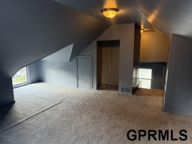 1005 S 38th Street, Omaha, NE 68105