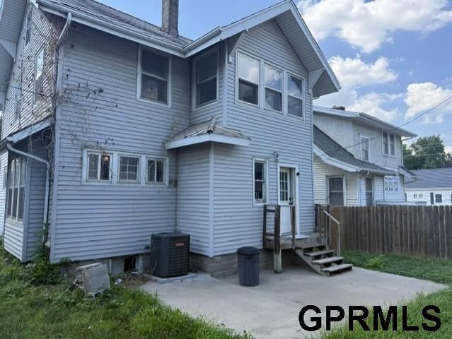 1005 S 38th Street, Omaha, NE 68105