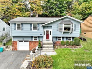 75 Hiawatha Boulevard, Oakland, NJ 07436
