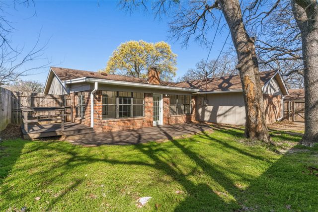 3801 Pleasant Wood Court, Arlington, TX 76016