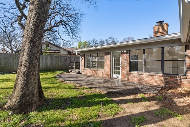 3801 Pleasant Wood Court, Arlington, TX 76016