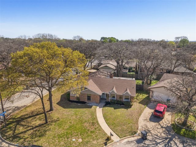 3801 Pleasant Wood Court, Arlington, TX 76016