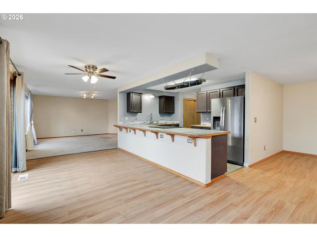 93 SALMON St, St Helens, OR 97051