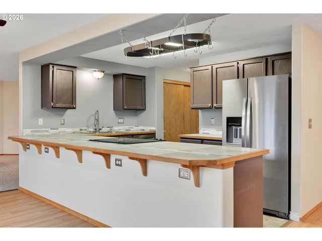 93 SALMON St, St Helens, OR 97051