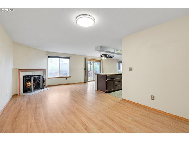 93 SALMON St, St Helens, OR 97051