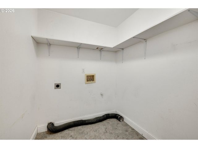 93 SALMON St, St Helens, OR 97051