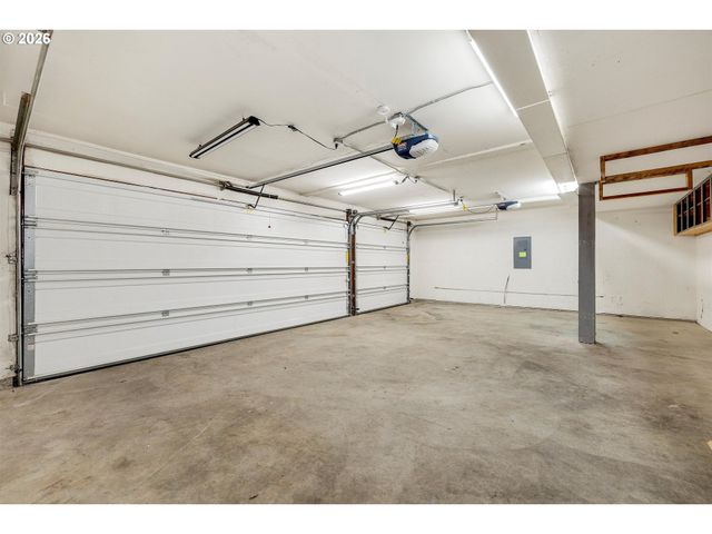 93 SALMON St, St Helens, OR 97051