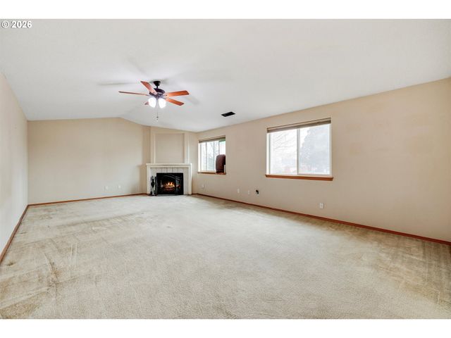 93 SALMON St, St Helens, OR 97051