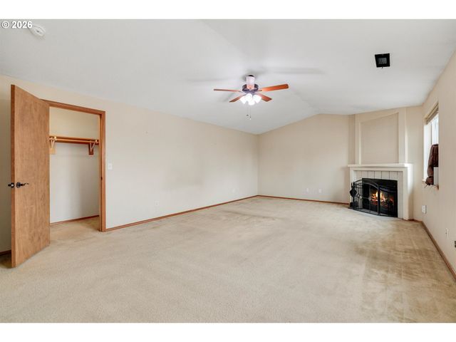 93 SALMON St, St Helens, OR 97051