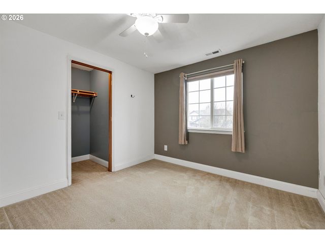 93 SALMON St, St Helens, OR 97051