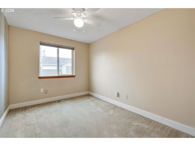 93 SALMON St, St Helens, OR 97051