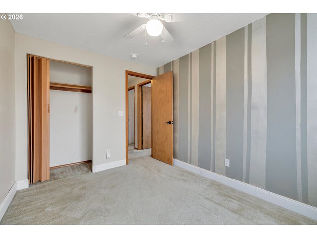 93 SALMON St, St Helens, OR 97051