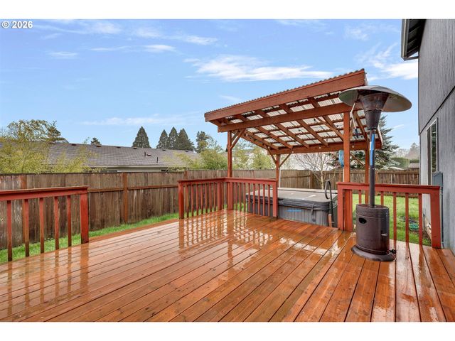 93 SALMON St, St Helens, OR 97051