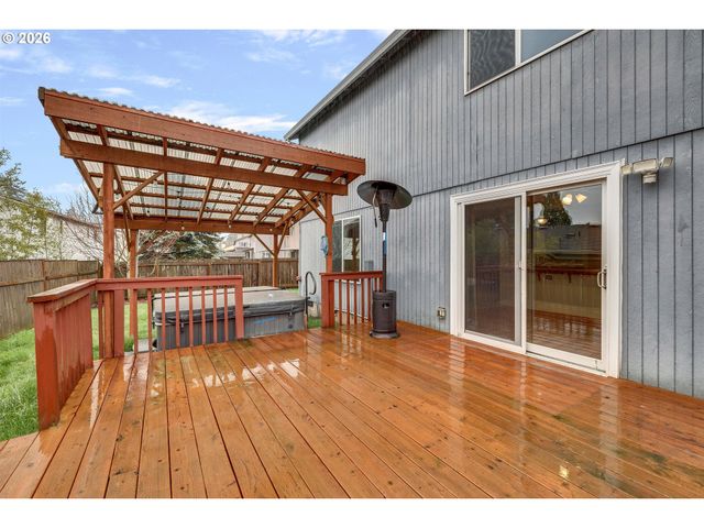 93 SALMON St, St Helens, OR 97051