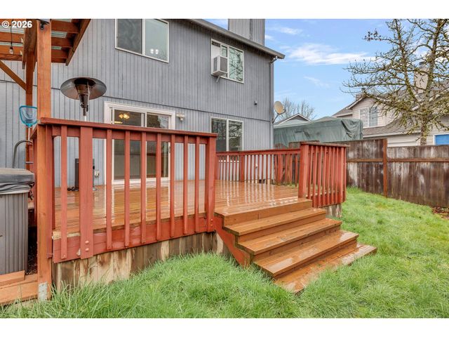 93 SALMON St, St Helens, OR 97051