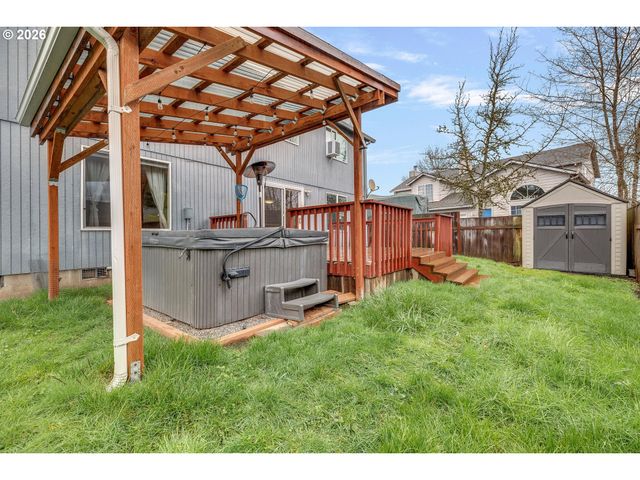 93 SALMON St, St Helens, OR 97051