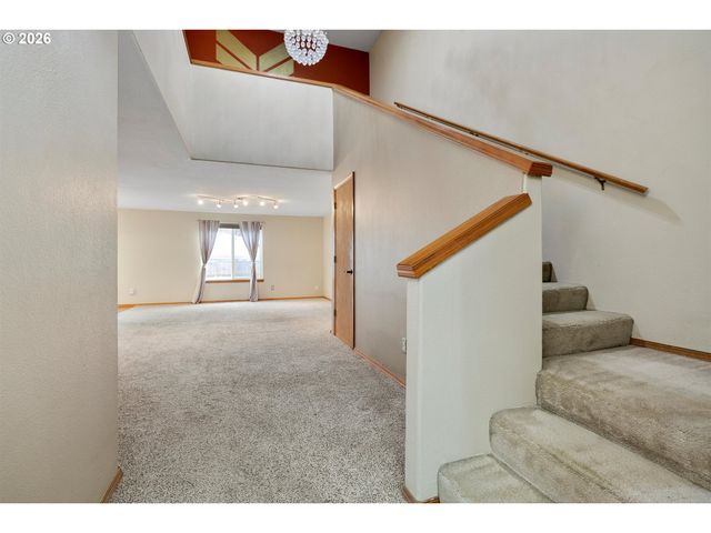 93 SALMON St, St Helens, OR 97051