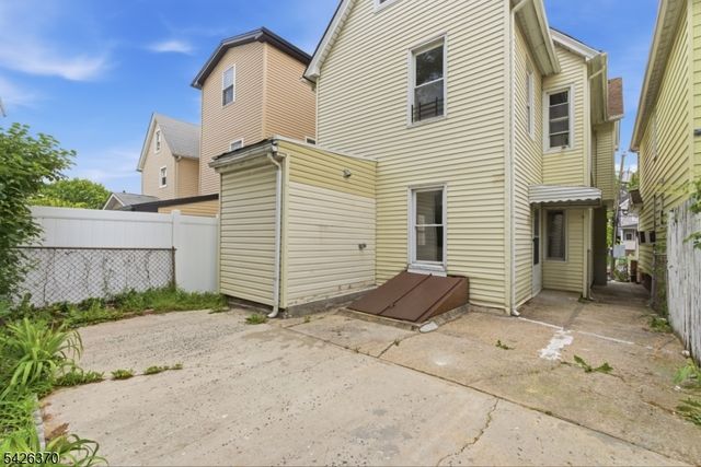 81 Westfield Ave, Elizabeth City, NJ 07208