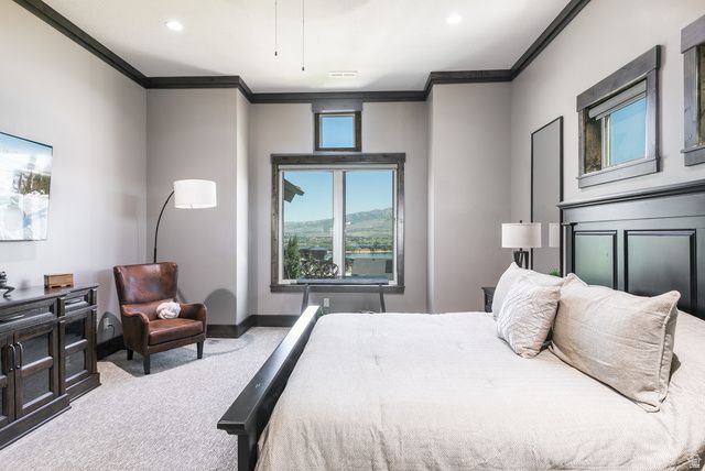6226 E HAWKS LN, Huntsville, UT 84317