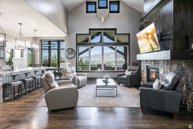 6226 E HAWKS LN, Huntsville, UT 84317
