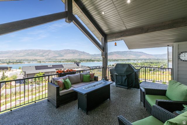 6226 E HAWKS LN, Huntsville, UT 84317