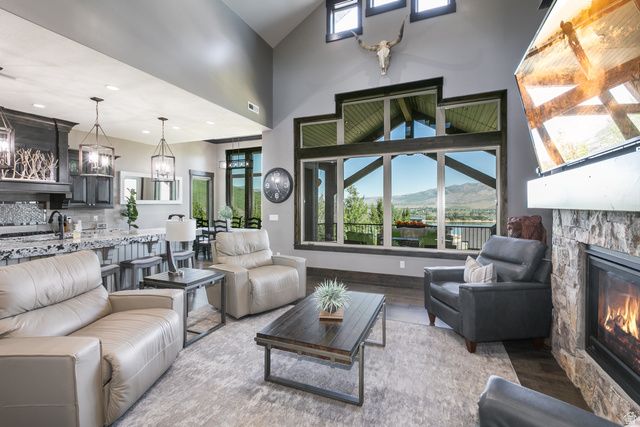 6226 E HAWKS LN, Huntsville, UT 84317