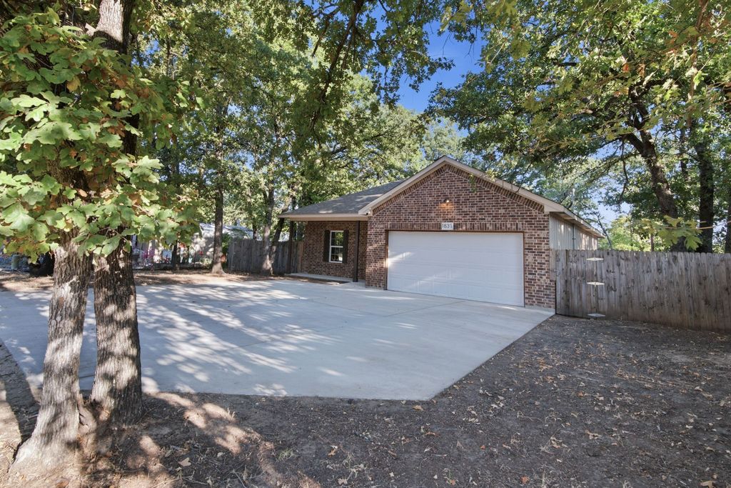 1837 Jennifer Court, Pelican Bay, TX 76020 — photo 3