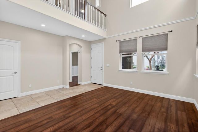 3241 Village Center Dr, Roseville, CA 95747