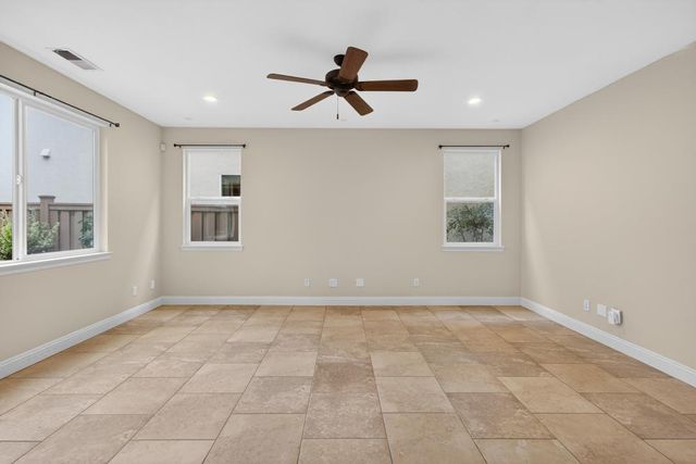 3241 Village Center Dr, Roseville, CA 95747