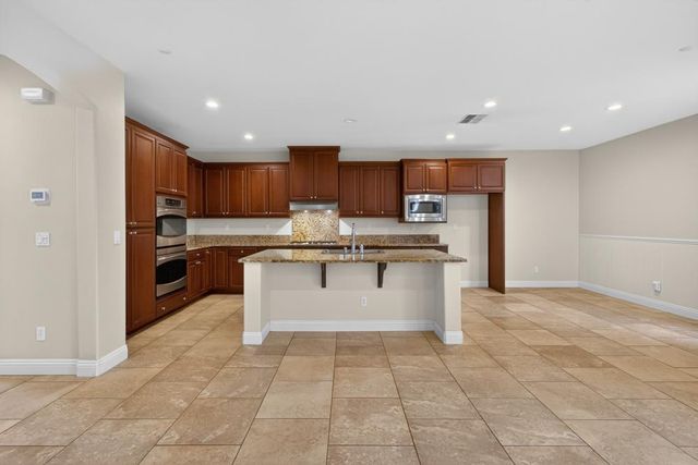 3241 Village Center Dr, Roseville, CA 95747