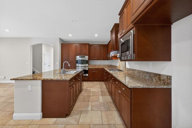 3241 Village Center Dr, Roseville, CA 95747