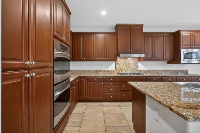 3241 Village Center Dr, Roseville, CA 95747