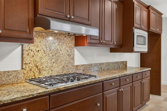 3241 Village Center Dr, Roseville, CA 95747