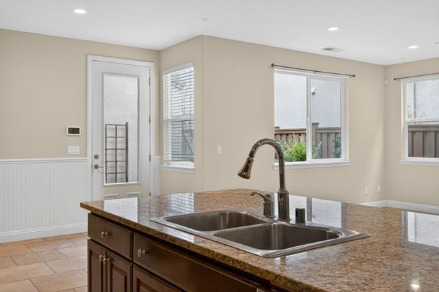 3241 Village Center Dr, Roseville, CA 95747