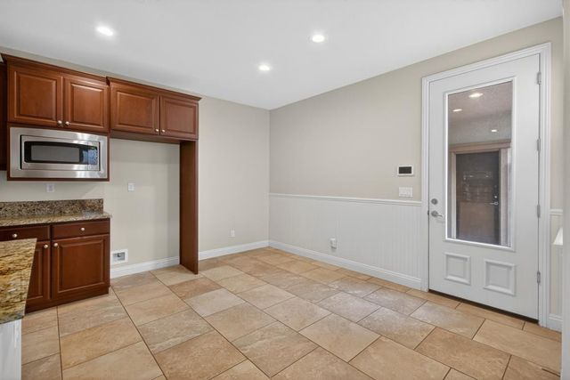 3241 Village Center Dr, Roseville, CA 95747