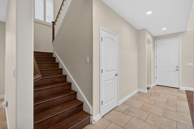 3241 Village Center Dr, Roseville, CA 95747