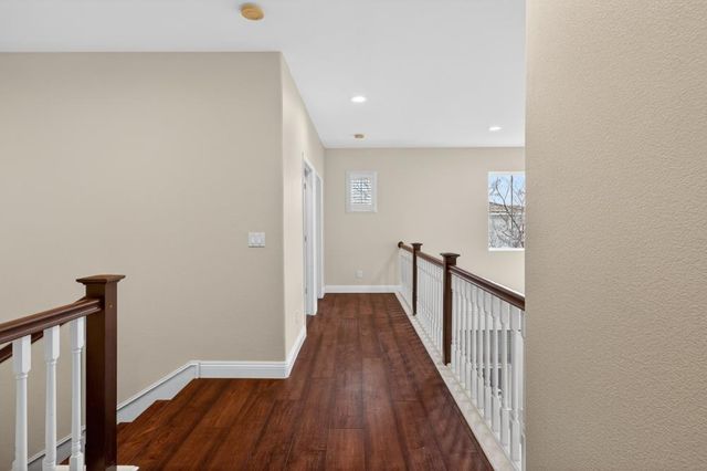 3241 Village Center Dr, Roseville, CA 95747