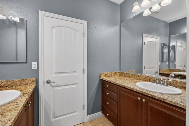 3241 Village Center Dr, Roseville, CA 95747